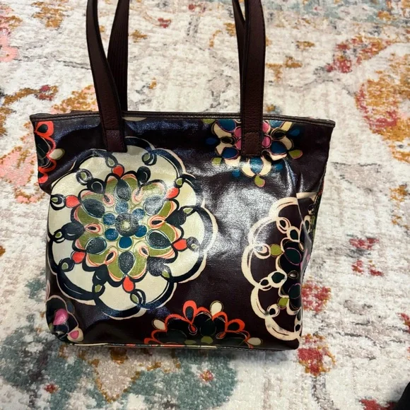 Fossil Key-Per Floral Tote - Picture 2 of 9